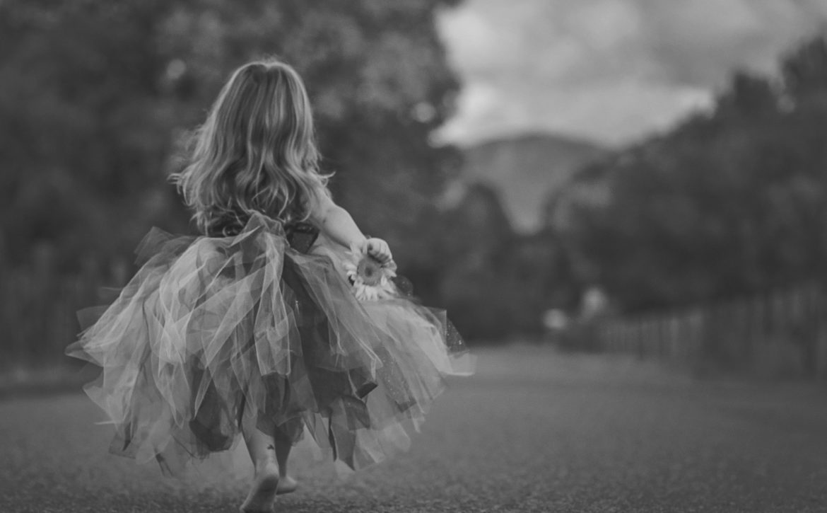 childhood-2483894_1920