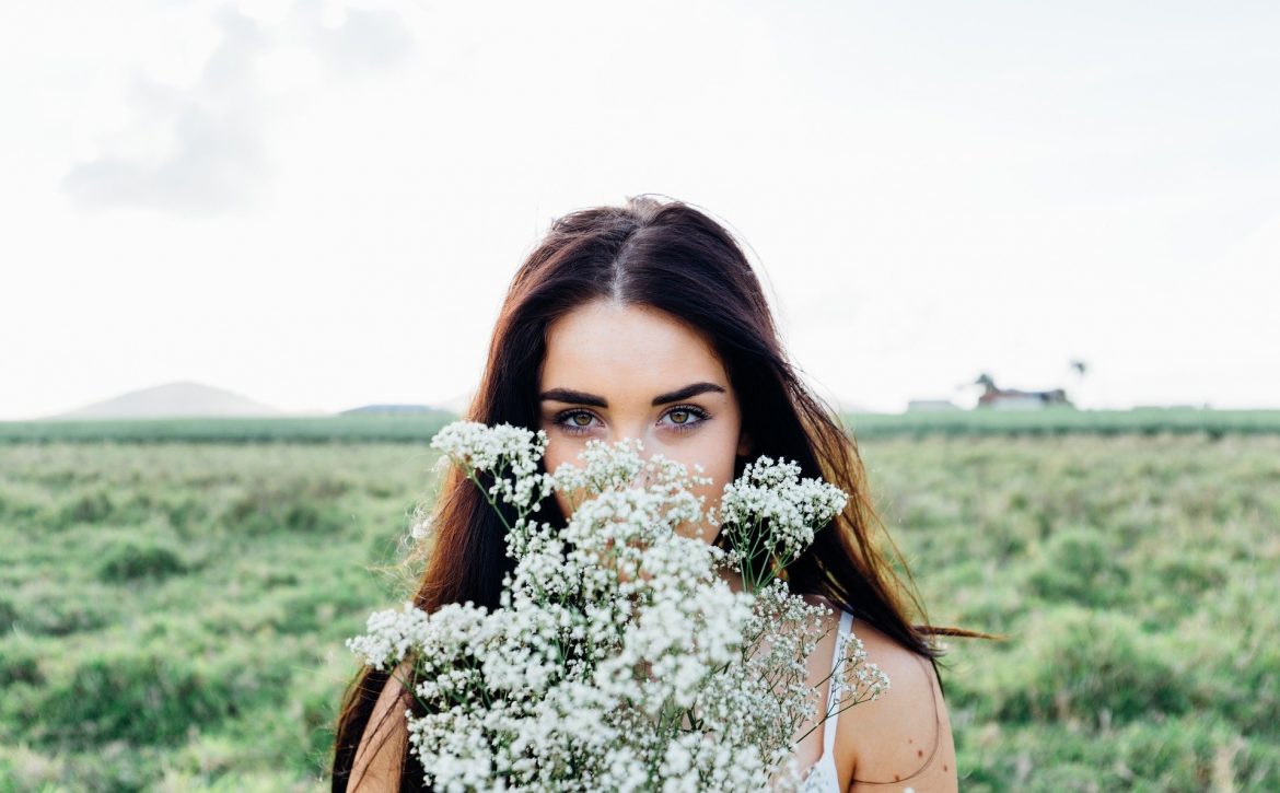 young-woman-1149643_1920